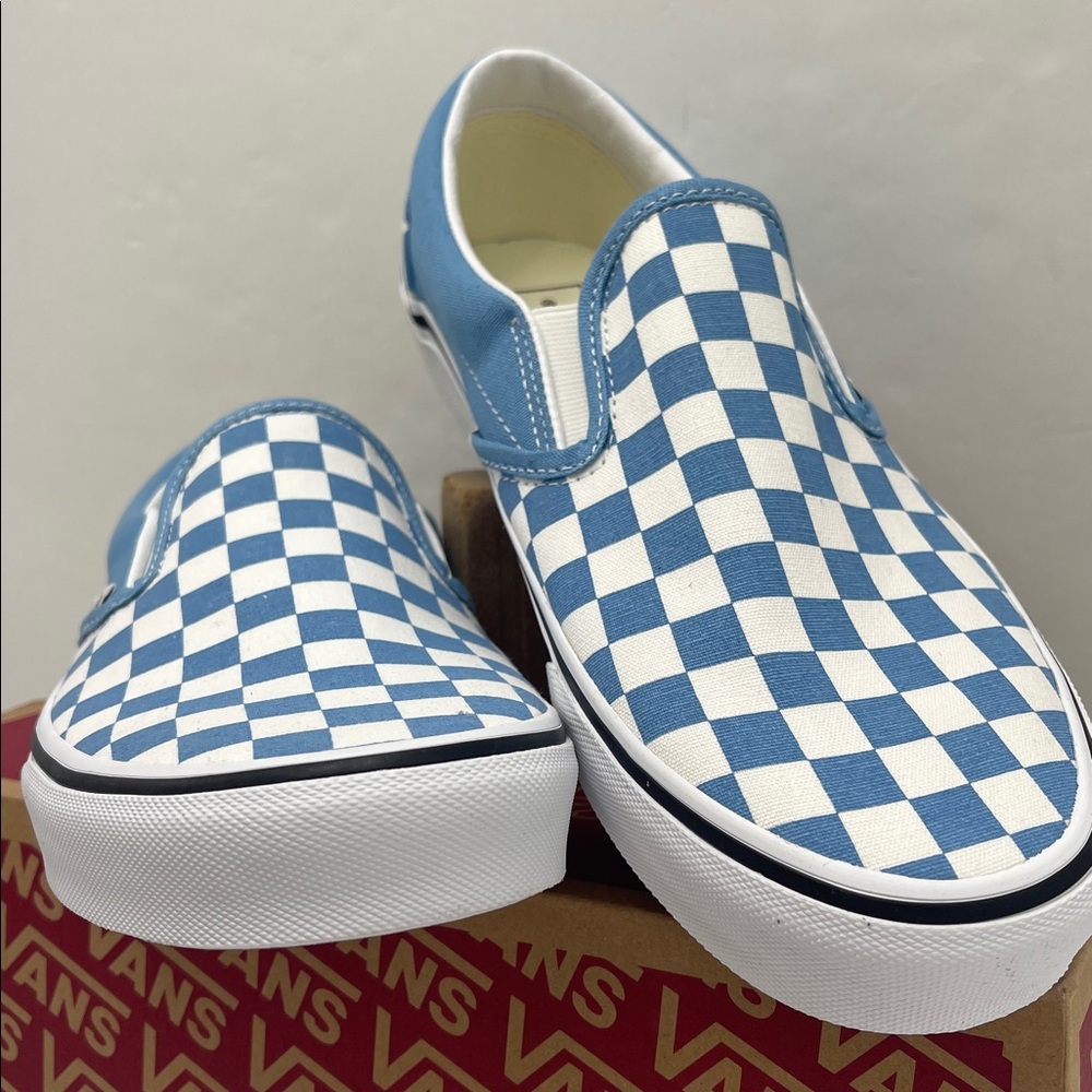 Vans •WMNS Classic Slip-On
Color Theory Checkerboard Heritage Blue
VN000D6BE2W - Picture 5 of 16